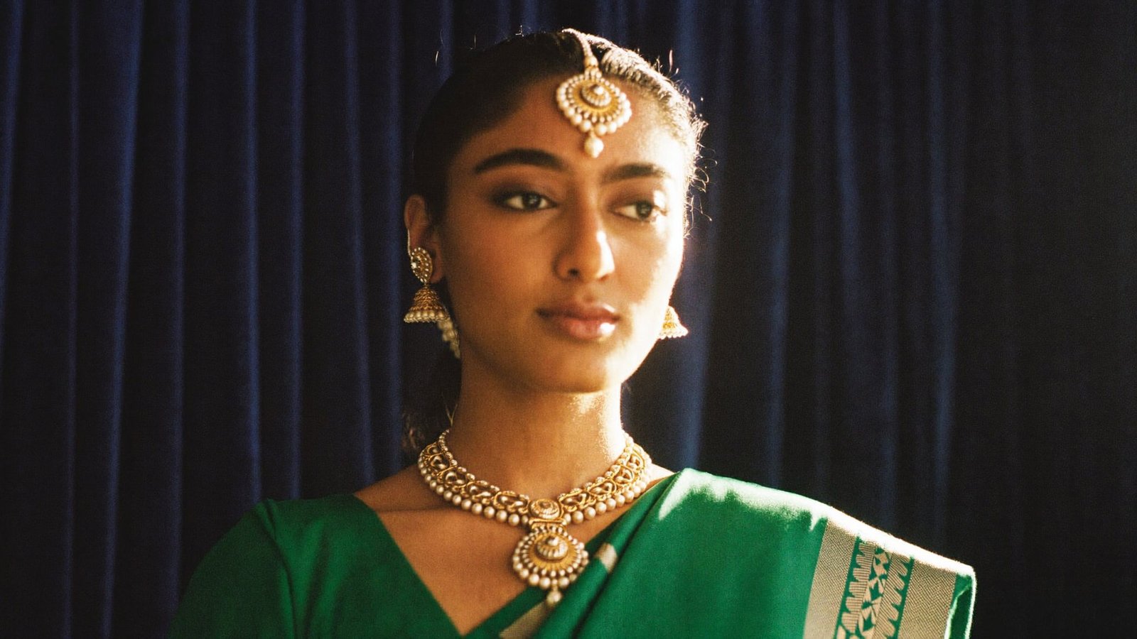 Bride wearing a layered Nishka gold and polki necklace with matching earrings